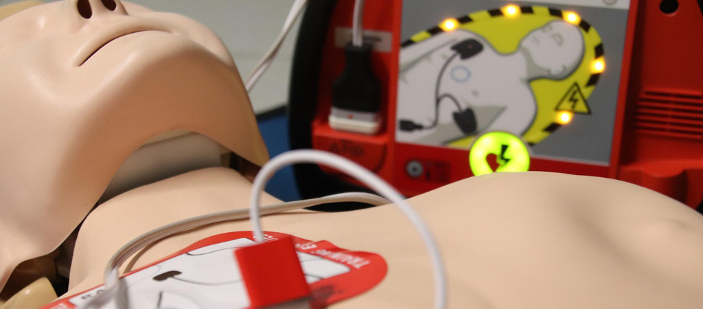 Defibrillatori sul lavoro: perché ogni azienda dovrebbe diventare cardioprotetta
