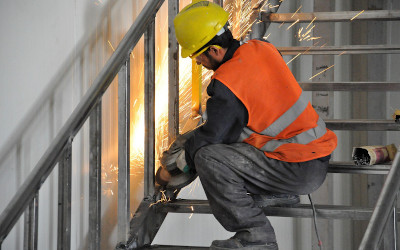 Industria metalmeccanica: comprendere gli infortuni per costruire sicurezza